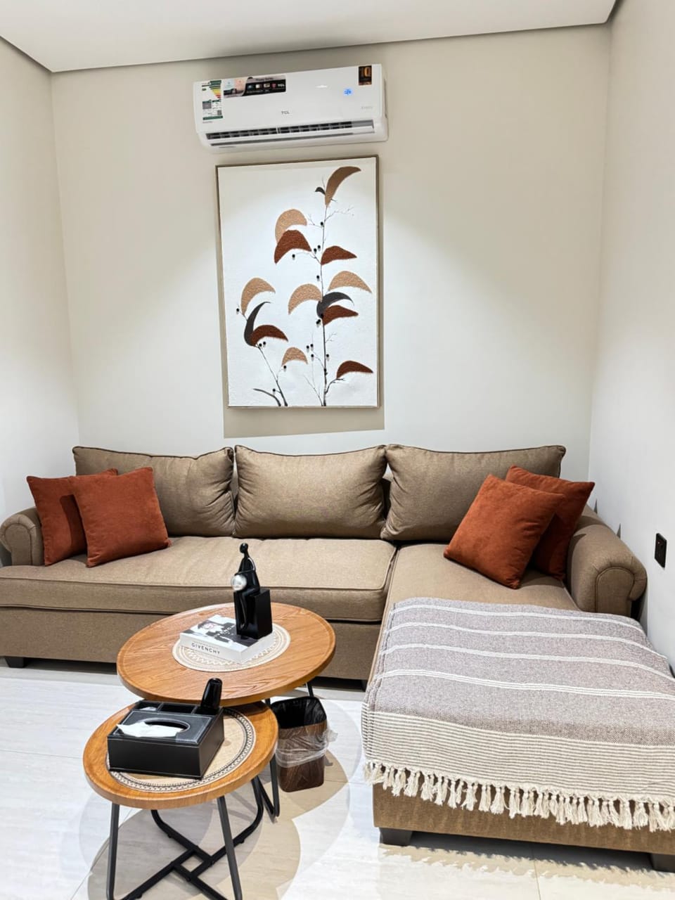 Bed, Living room, Lounge or bar, Photo of the whole room, Seating area, air conditioner