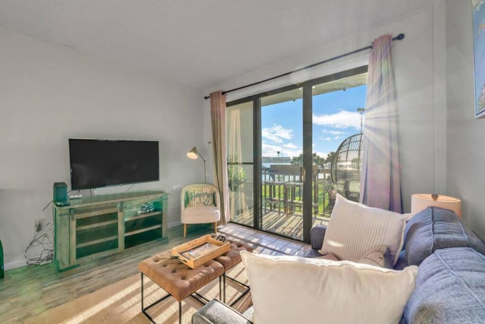 Serene Waterfront Studio Fort Walton Beach Condo House in Fort Walton Beach