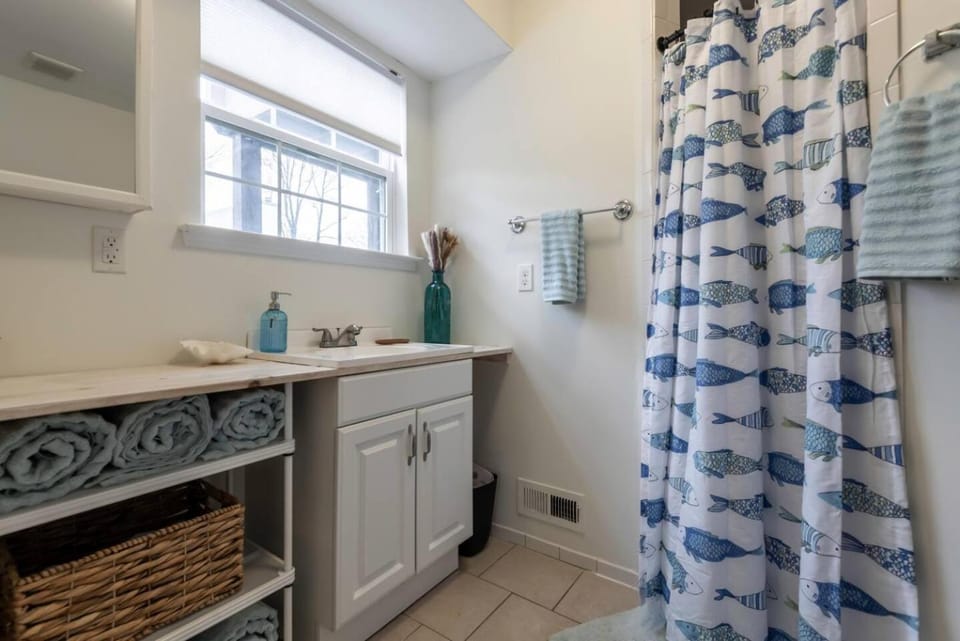 Bathroom, towels