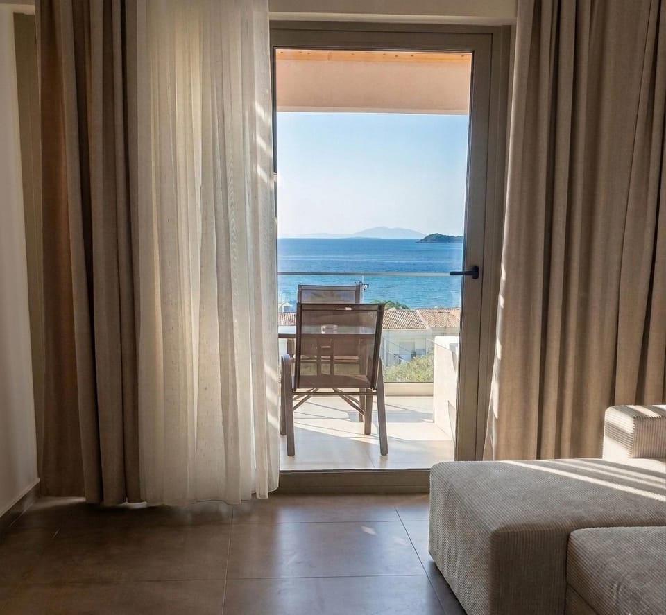 Natural landscape, View (from property/room), Balcony/Terrace, Living room, Photo of the whole room, Seating area, Sea view
