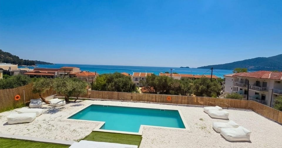 Spring, Day, Natural landscape, Pool view, Sea view, Swimming pool, sunbed