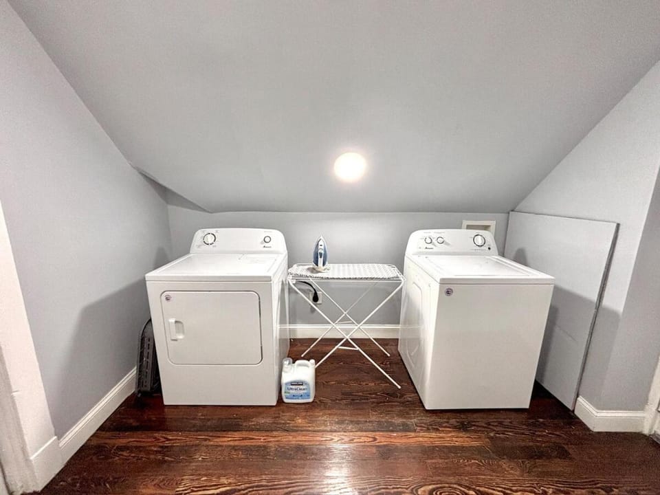 Spacious Yale 2BR with Full Kitchen & WiFi Apartment in New Haven