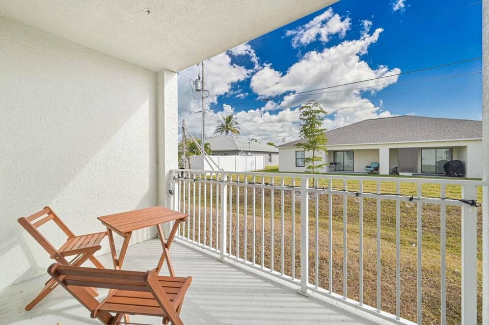 Cozy Coastal 2 Bedroom Apartment Apartment in Cape Coral