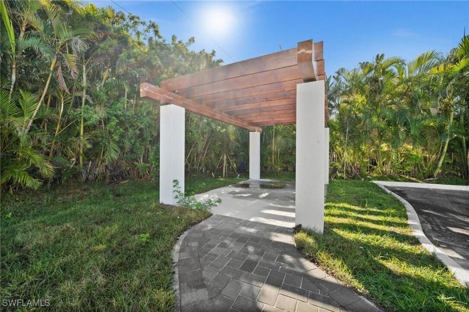 Cozy Coastal 2 Bedroom Apartment Apartment in Cape Coral