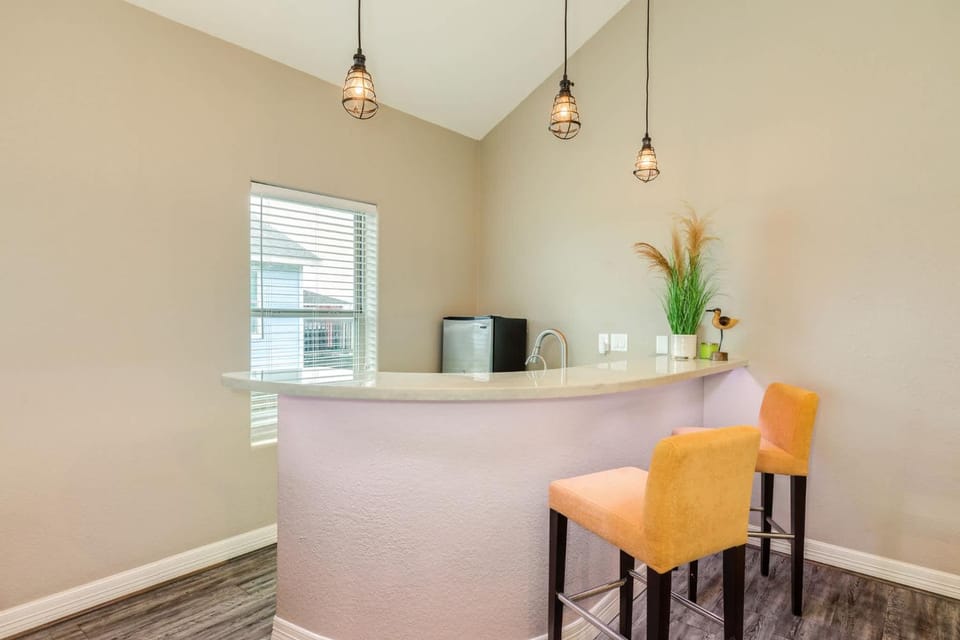 Spacious Home Minutes to Sand House in Surfside Beach
