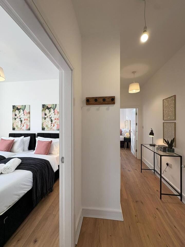 York Road Suites, Suite Three, Free Parking Apartment in Southport