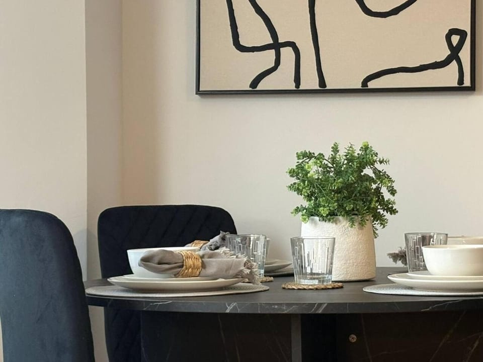 York Road Suites, Suite Three, Free Parking Apartment in Southport