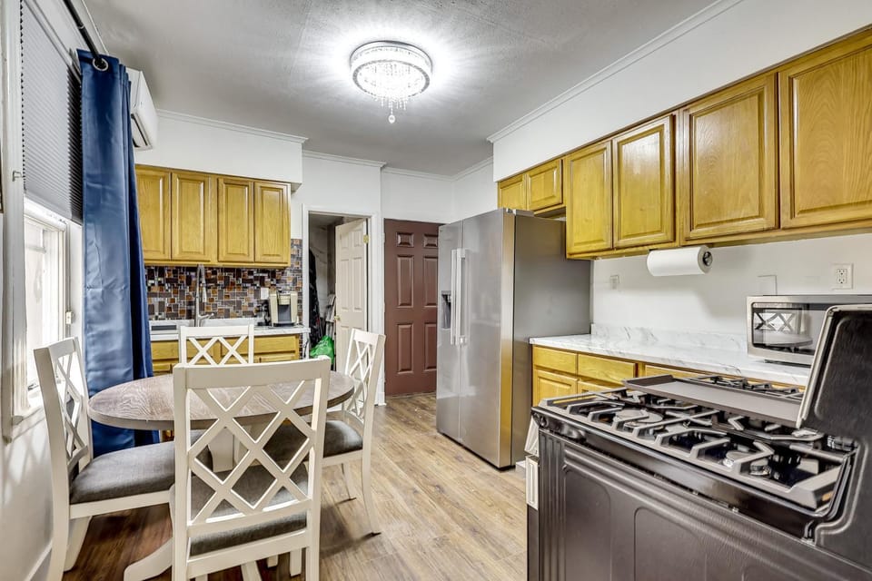 Premier Lodi 3BR 1st Floor Near NYC, MetLife & American Dream Apartment in Bergen County