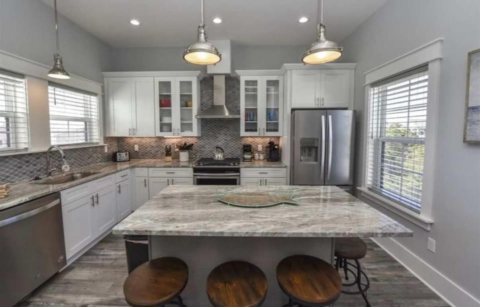 Rising Sun Pool Elevator Pet Beach Access House in Saint George Island