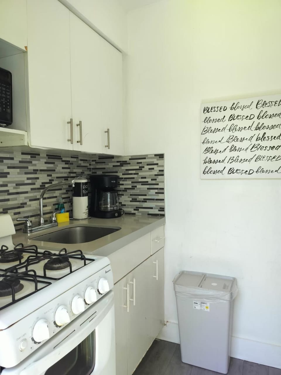 Stylish & Comfortable Studio at 1823 Dewey St E Apartment in Hollywood