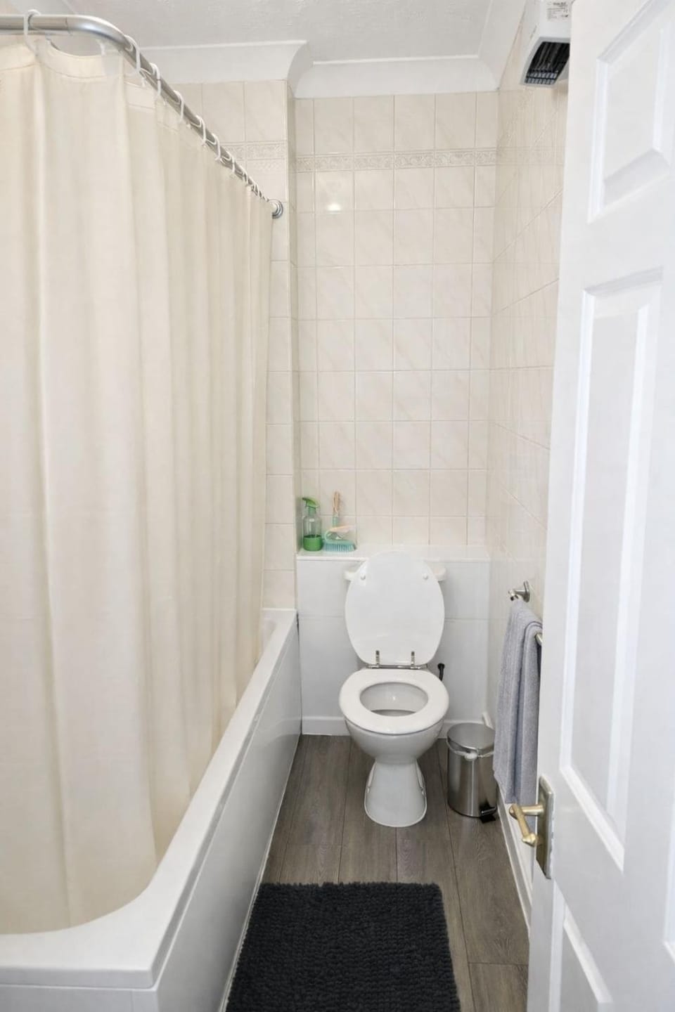 Newly Renovated Studio in Bishops Stortford Apartment in East Hertfordshire District