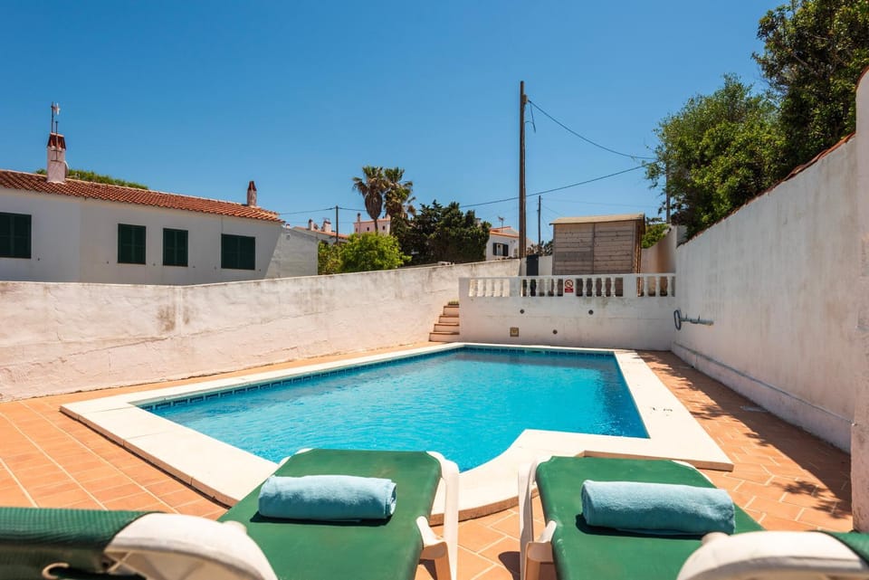 Swimming pool, sunbed