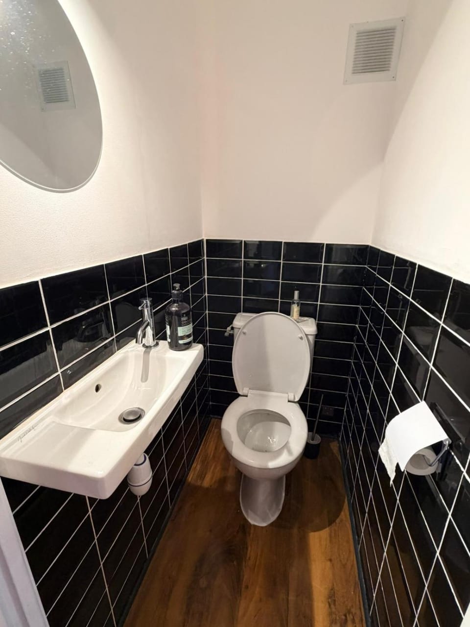 Toilet, towels