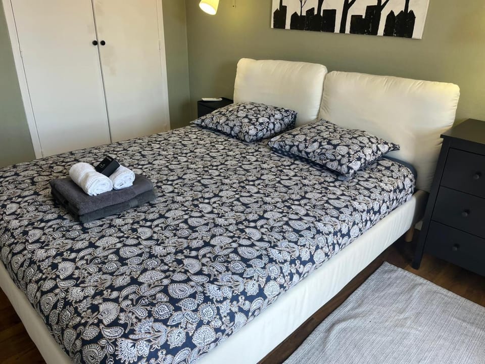 Appartement lumineux-balcon-vue mer-5 mn plage Apartment in Antibes