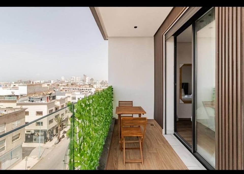 Luxury Studio Balcony Free Parking Near CFC Anfa Park Apartment in Casablanca