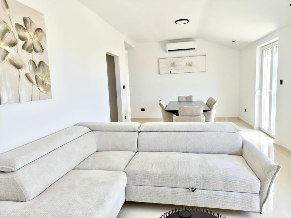 Diora Luxe Top-Floor Seafront Apartment with Jacuzzi & Panoramic Sea View Apartment in Split