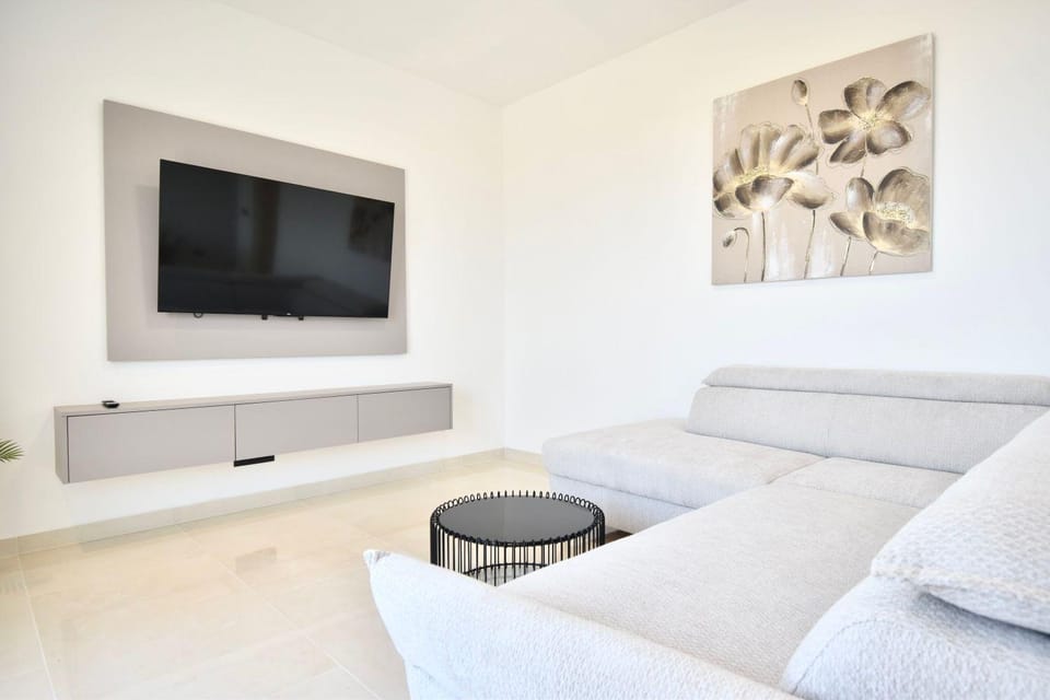 Diora Luxe Top-Floor Seafront Apartment with Jacuzzi & Panoramic Sea View Apartment in Split