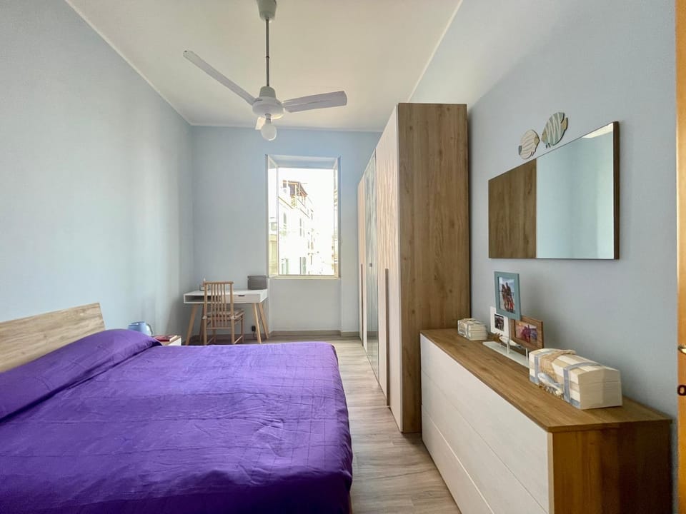 Bed, Bedroom, locker