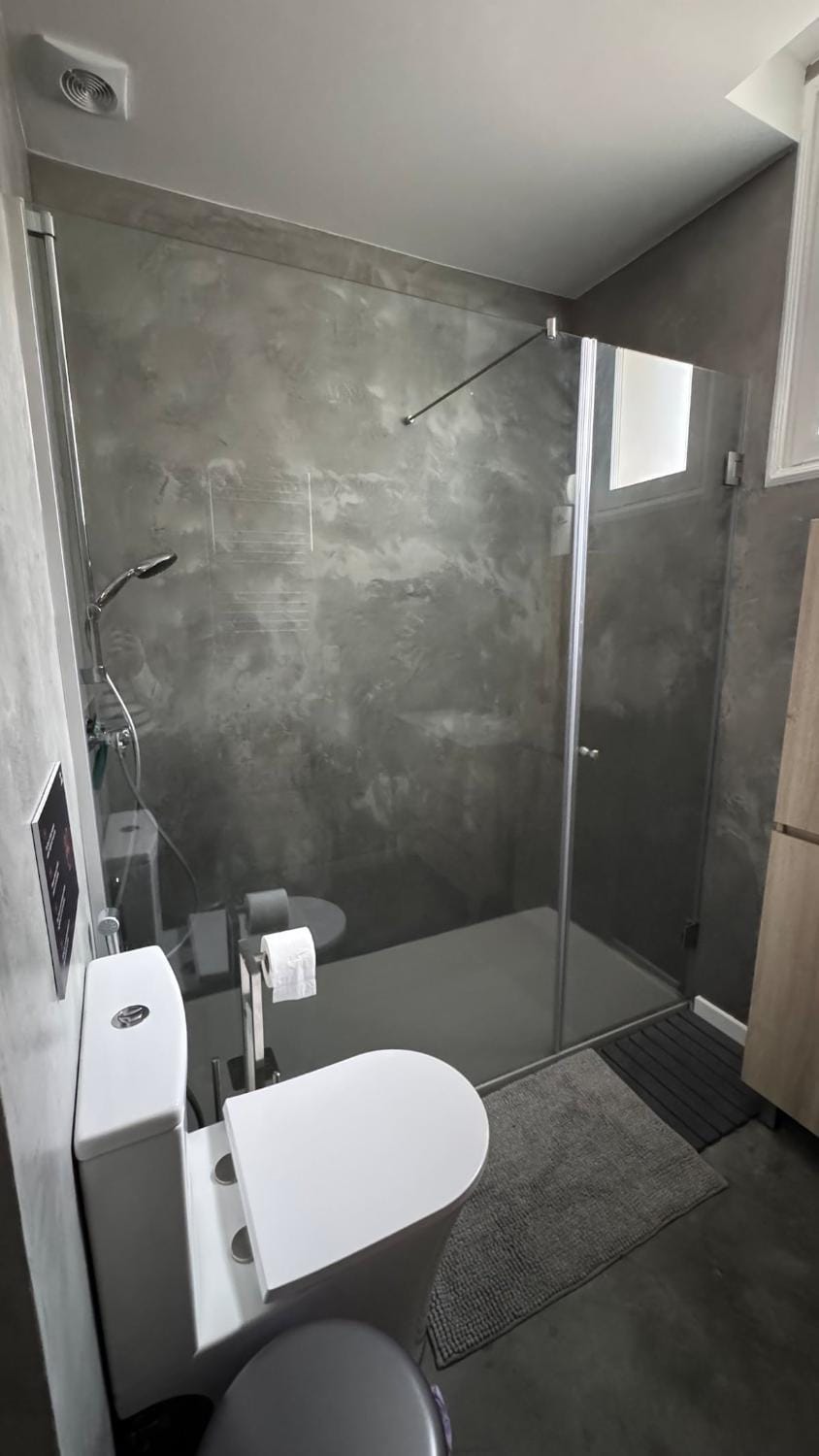 Shower, Toilet, Bathroom
