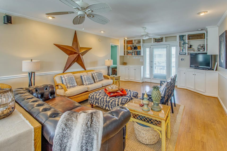 Steps to Shore! Canal-Front Escape in Holden Beach House in Holden Beach