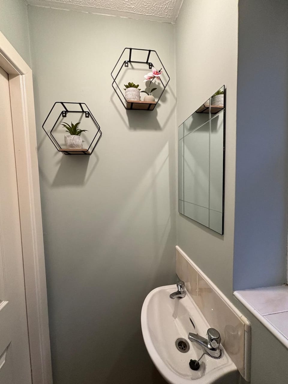 Red Door Retreat Speke Liverpool sleeps 5 House in Liverpool