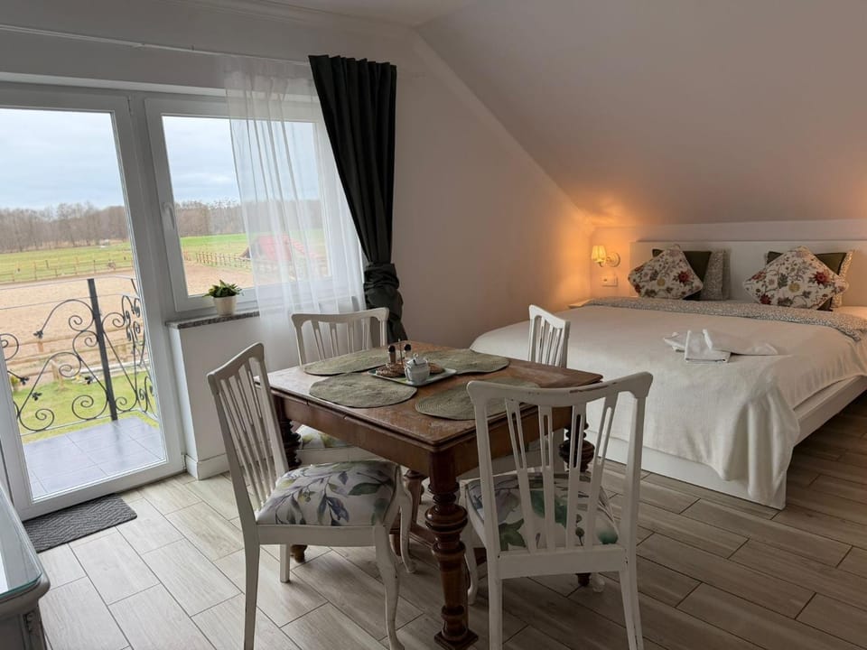 Bedroom, Lake view