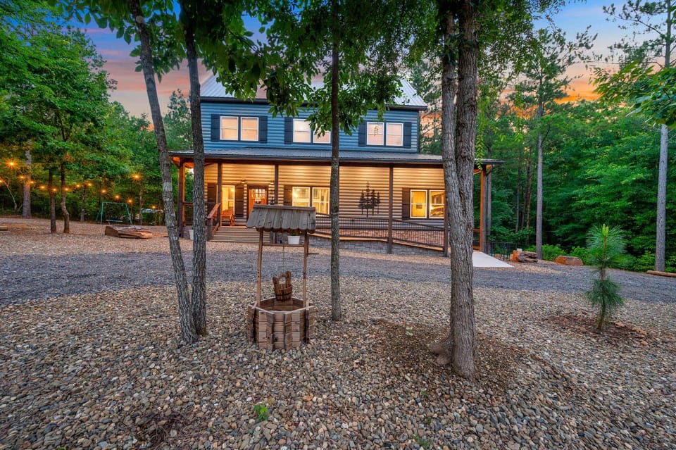 Wine Pine Times - Sauna Hot Tub & Fenced Dog Yard House in Broken Bow