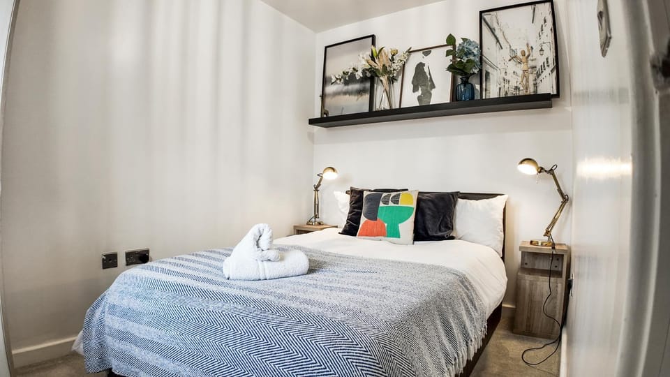Stylish Stay in Vibrant Salford, Manchester House in Salford