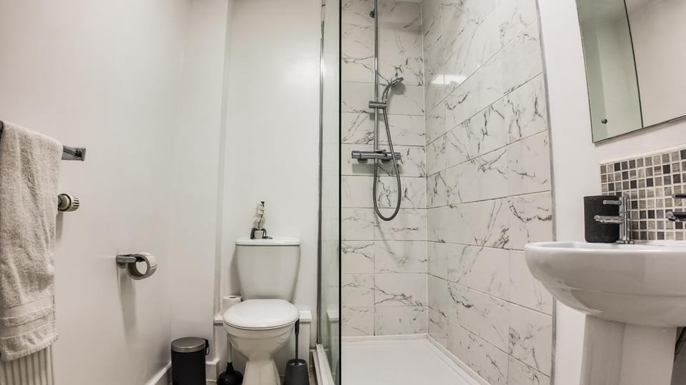 Stylish Stay in Vibrant Salford, Manchester House in Salford