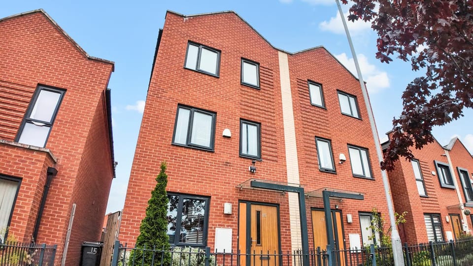 Stylish Stay in Vibrant Salford, Manchester House in Salford
