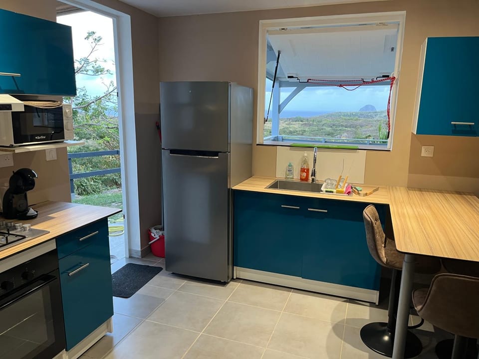 Dining area, oven, stove