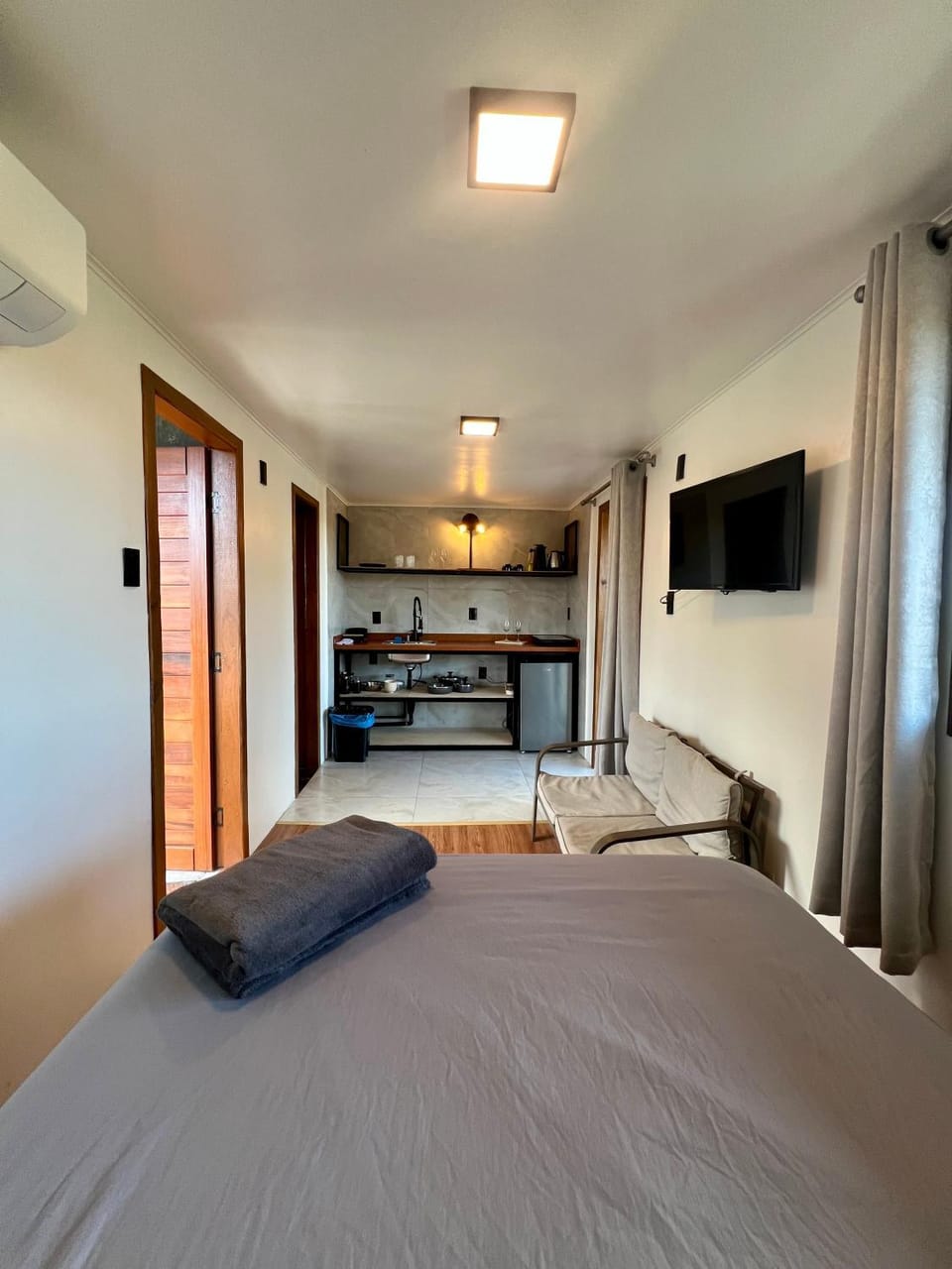Bed, TV and multimedia, Bedroom, kitchen, air conditioner