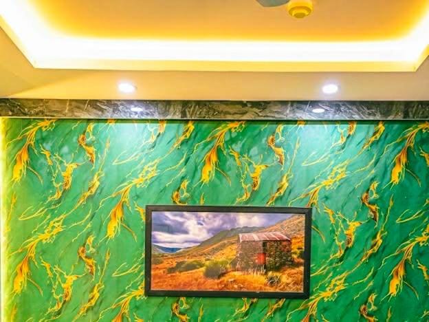 Cozy JB Lodges Phase 8 Bahria Town 6 mins to Food St Free Wi-Fi Apartment in Islamabad