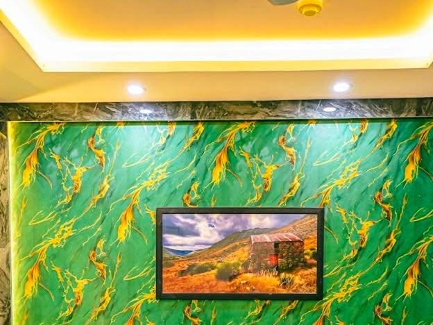 Cozy JB Lodges Phase 8 Bahria Town 6 mins to Food St Free Wi-Fi Apartment in Islamabad