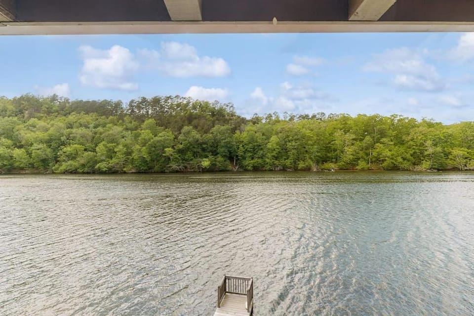 Cozy Lodge - Unit 3 Apartment in Lake Ouachita