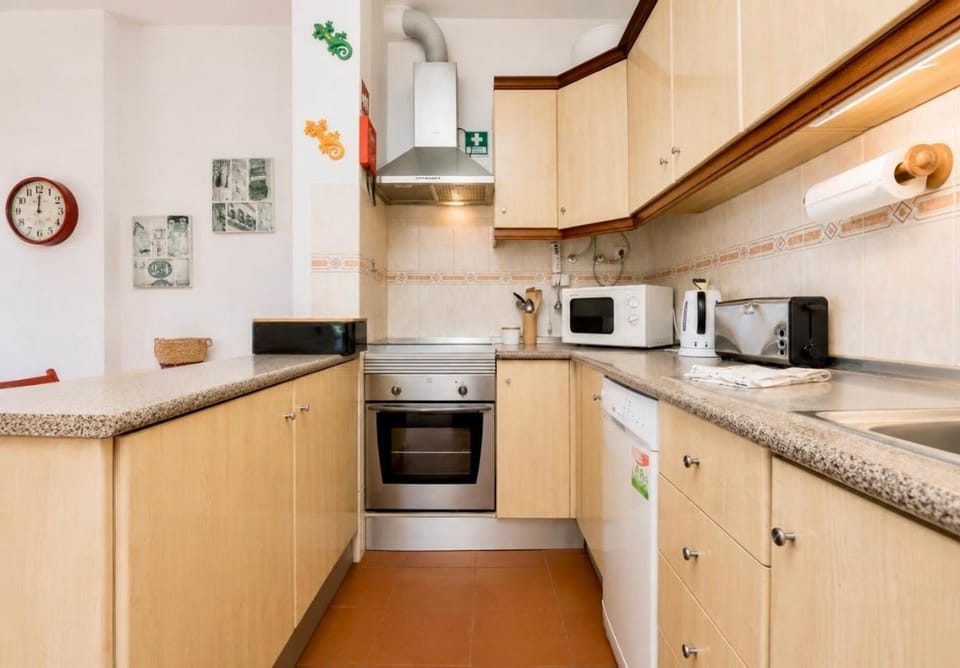 Coffee/tea facilities, Kitchen or kitchenette, dishwasher, oven, pet friendly, stove, toaster