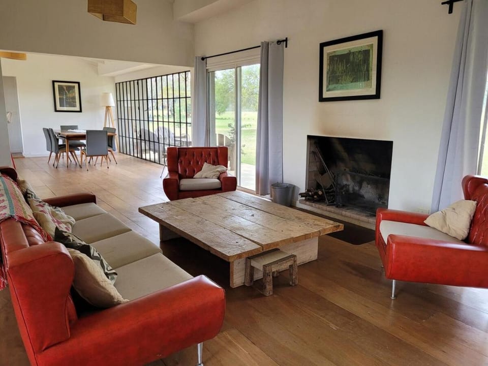 Cálida casa en Carmelo Golf Club House in Entre Ríos Province, Argentina