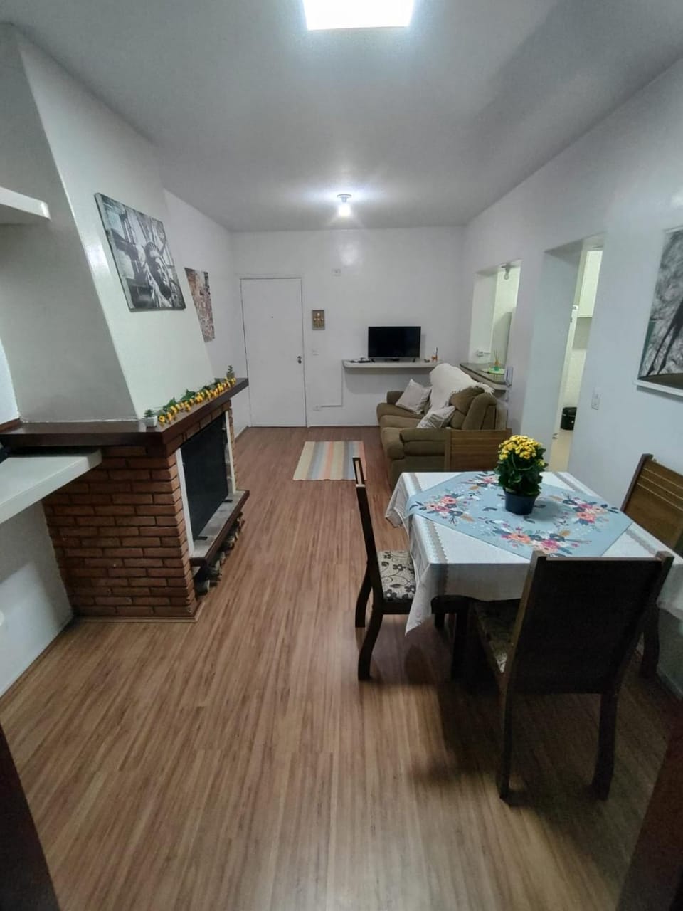 TV and multimedia, Living room, Seating area, Dining area, fireplace