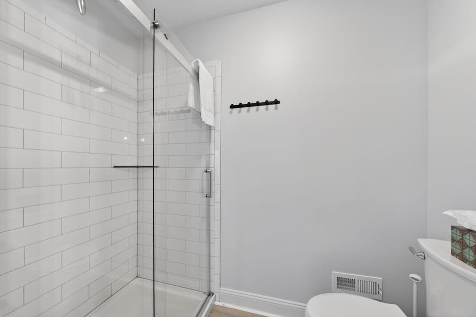 Parkside Downtown Retreat - Walkable House in Traverse City