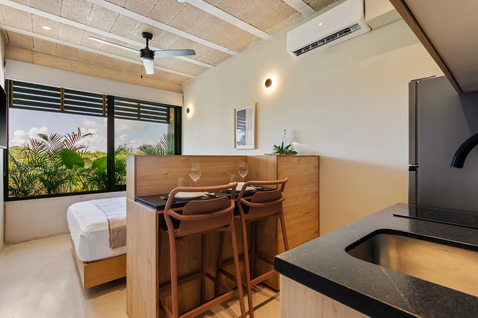 TV and multimedia, Kitchen or kitchenette, Living room, Seating area