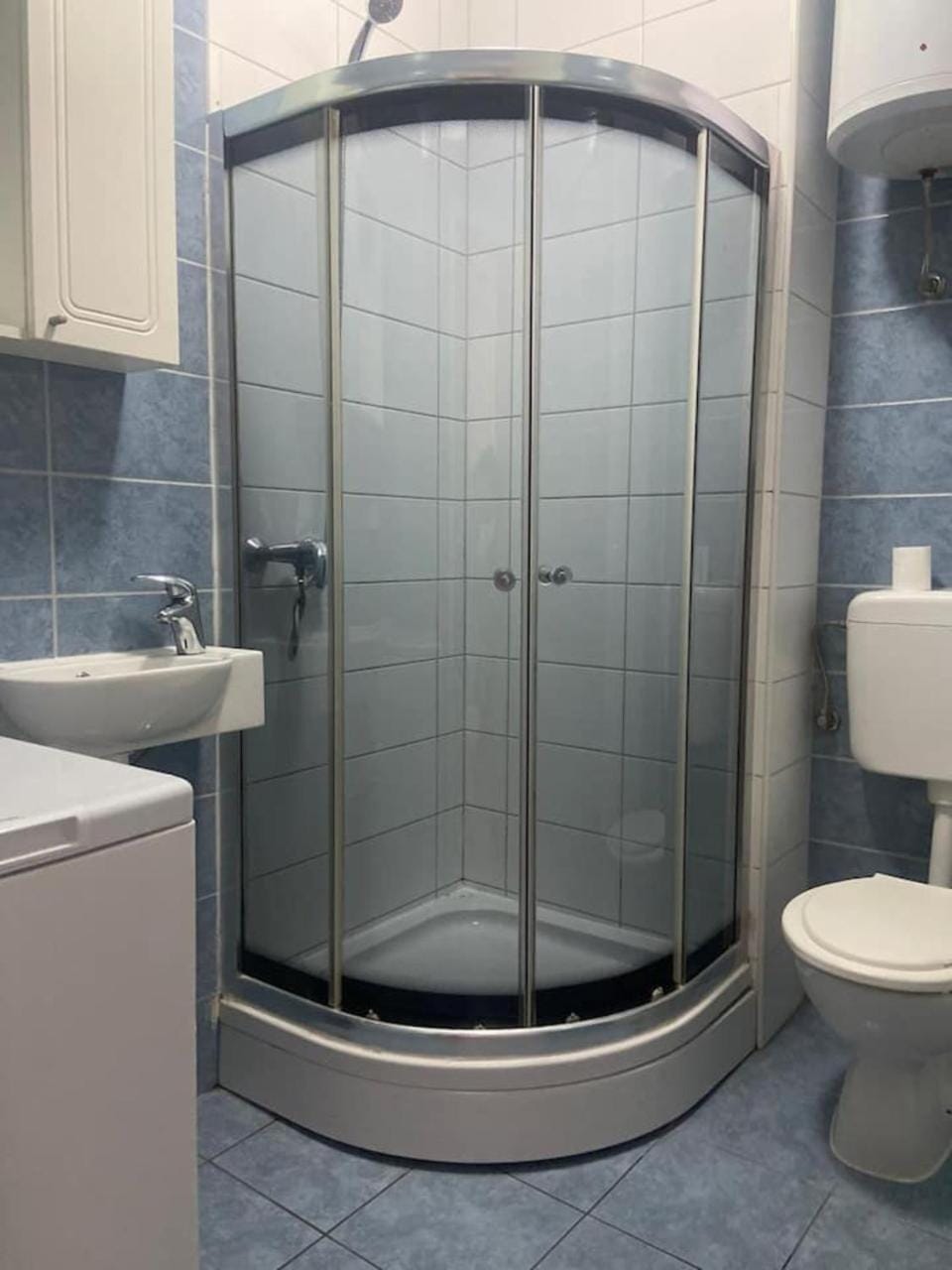 Shower, Toilet, Bathroom, washing machine
