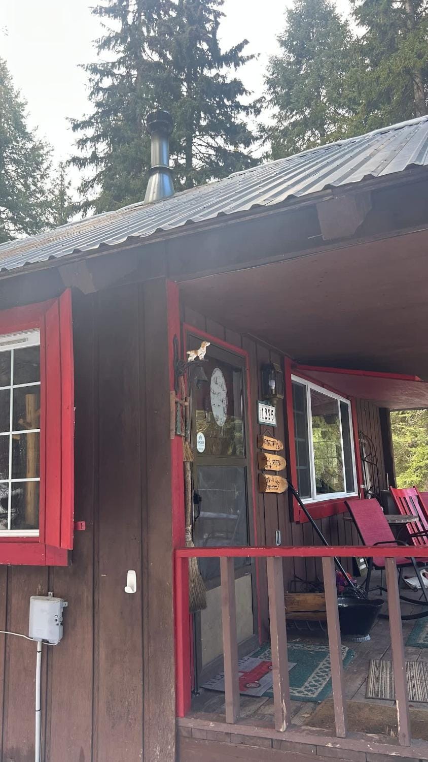 Creekside Cabin Pet Friendly Peaceful Cabin Cabin in Valley County
