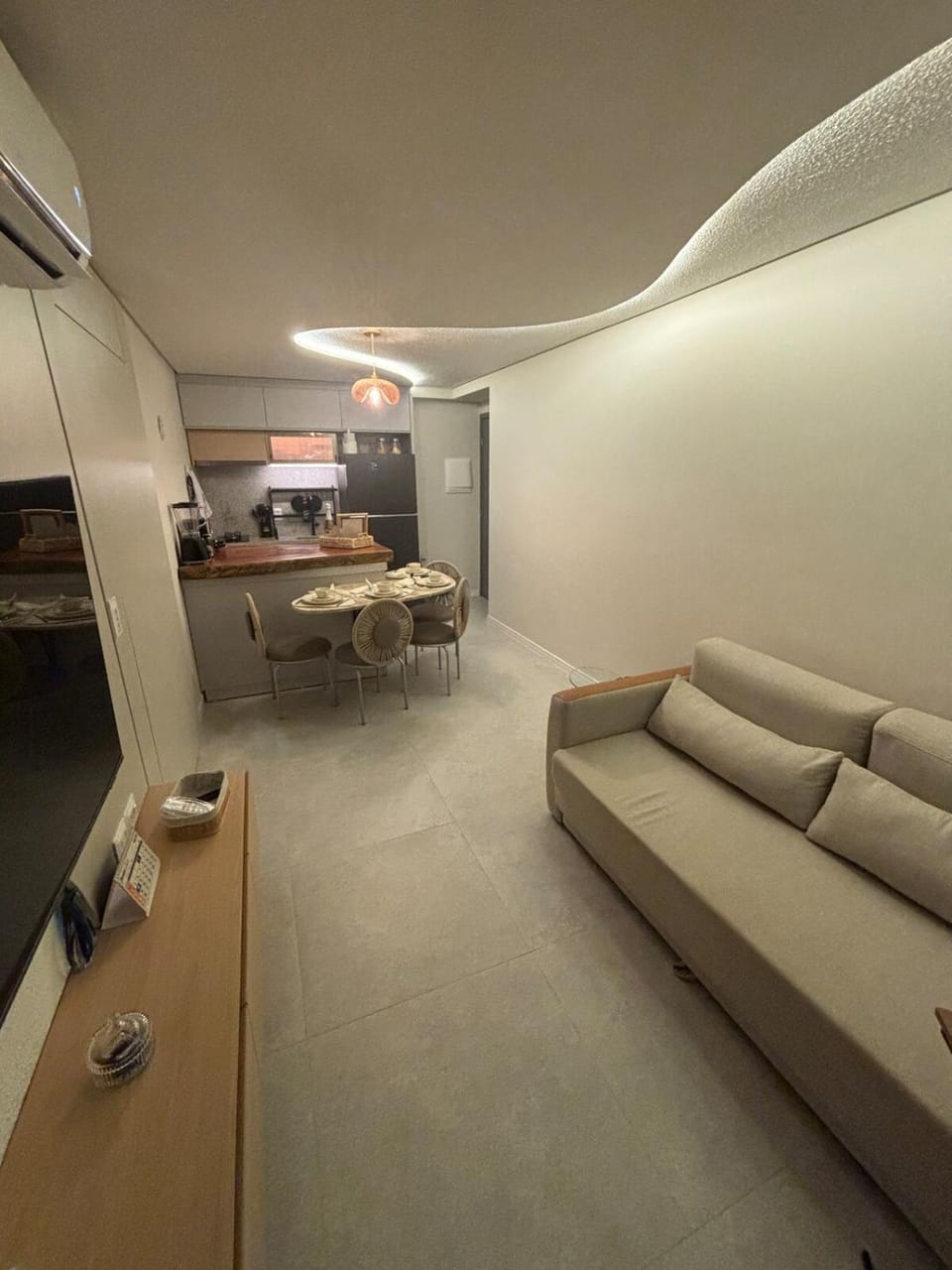 Communal lounge/ TV room, TV and multimedia, Kitchen or kitchenette, Living room, Seating area, air conditioner