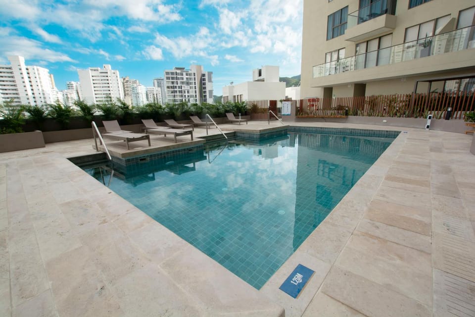Day, Pool view