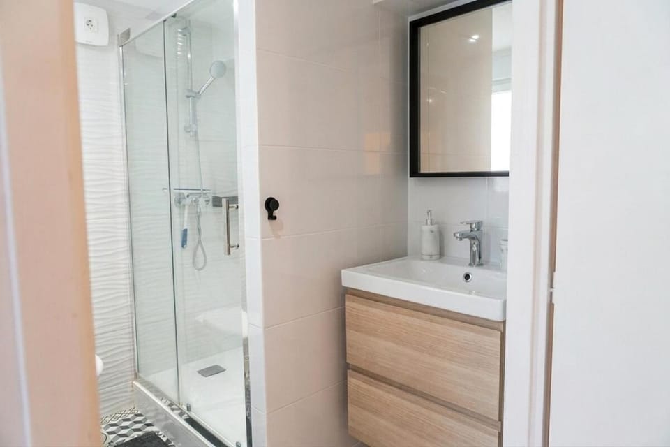 Doux Pavillon Epure - Terrace & Free Parking Apartment in Tassin-la-Demi-Lune