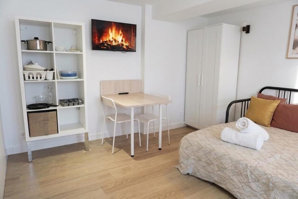 Doux Pavillon Epure - Terrace & Free Parking Apartment in Tassin-la-Demi-Lune