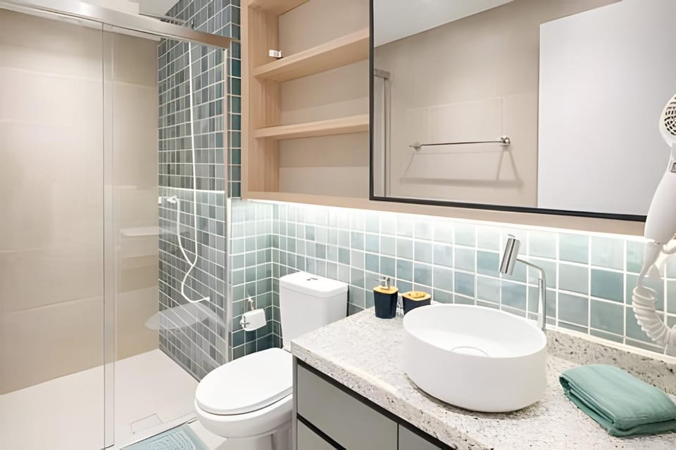 Shower, Toilet