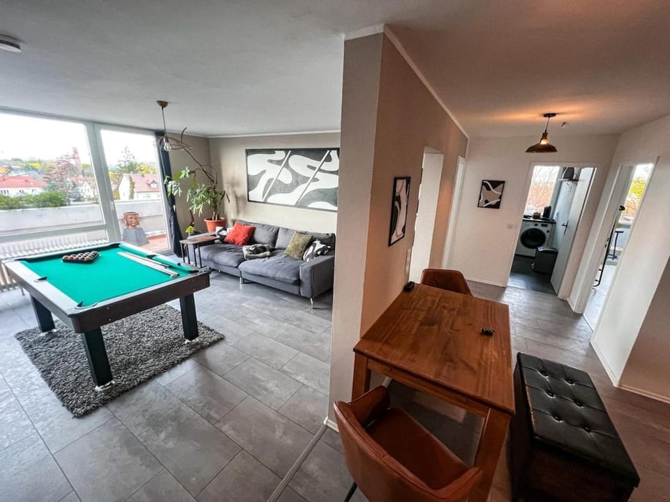 Billiard, Living room, Seating area, Dining area, Evening entertainment