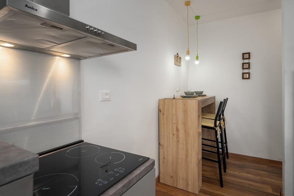 Dining area, kitchen