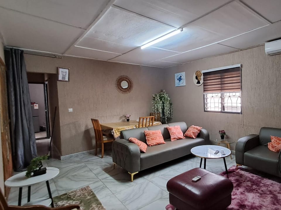 2 CHAMBRES SALON MEUBLé Apartment in Africa